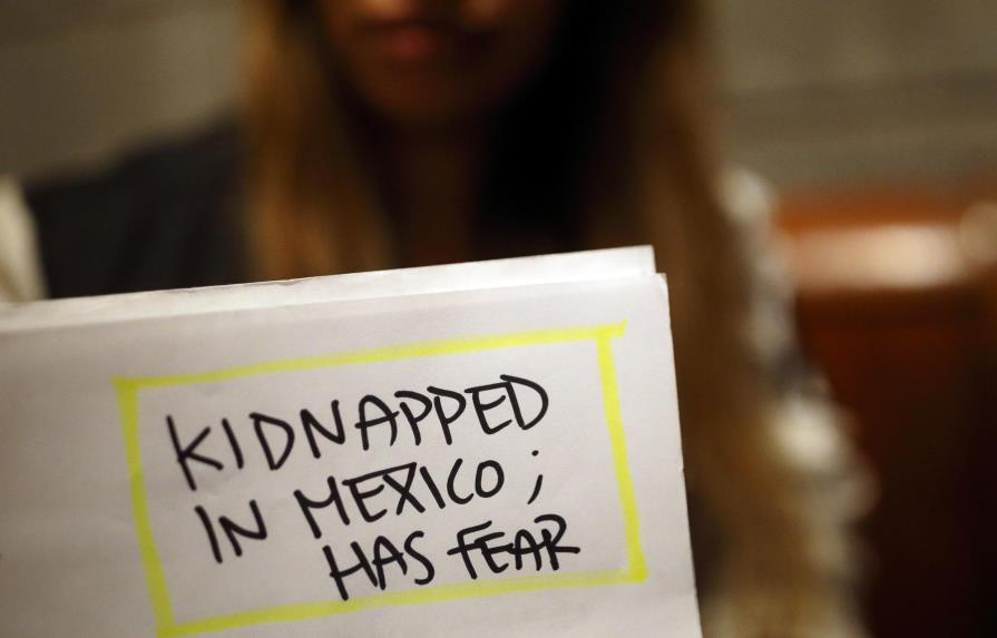 Tras ataque en México, programa de asilo bajo la lupa