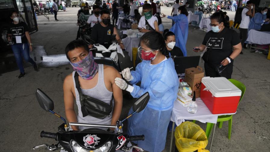 Duterte amenza con arrestar a filipinos que rechacen vacuna