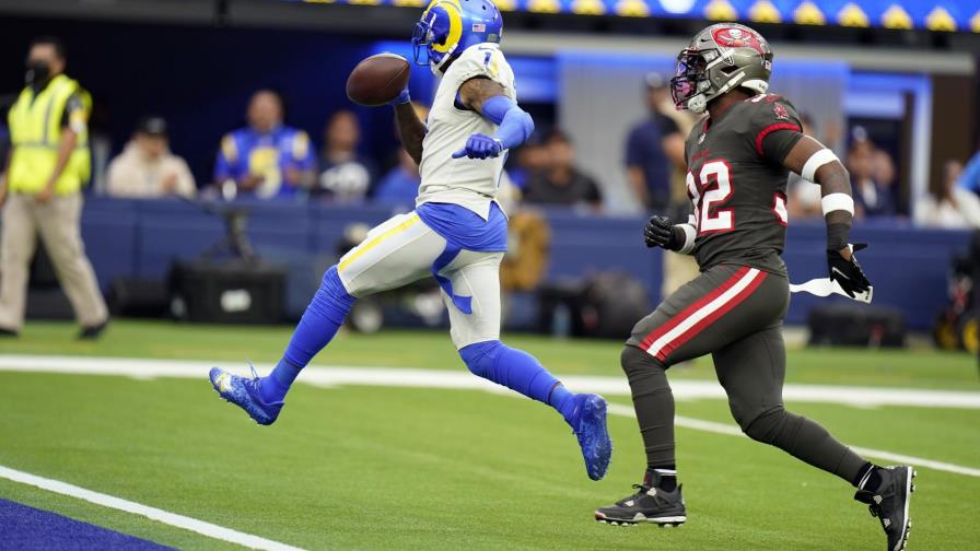 Stafford lanza para 4 touchdowns y Rams vencen a Buccaneers