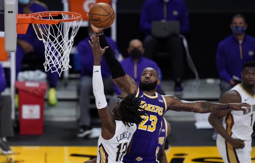 James y Davis impulsan a Lakers en triunfo sobre Pelicans