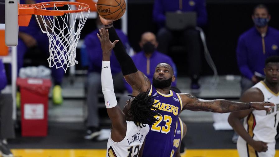James y Davis impulsan a Lakers en triunfo sobre Pelicans