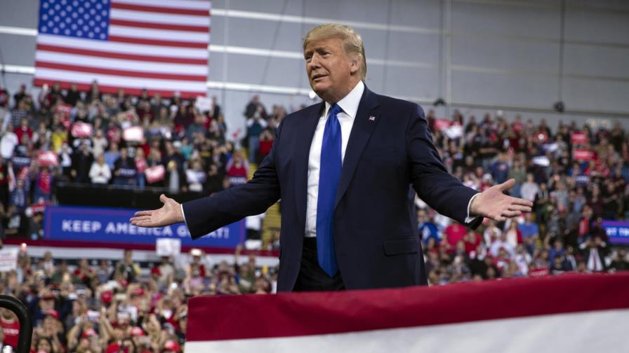 Teoría conspiracionista de la derecha apoya a Trump