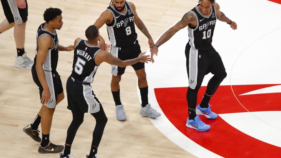 DeRozan guía a Spurs a buen comienzo, en triunfo ante Hawks