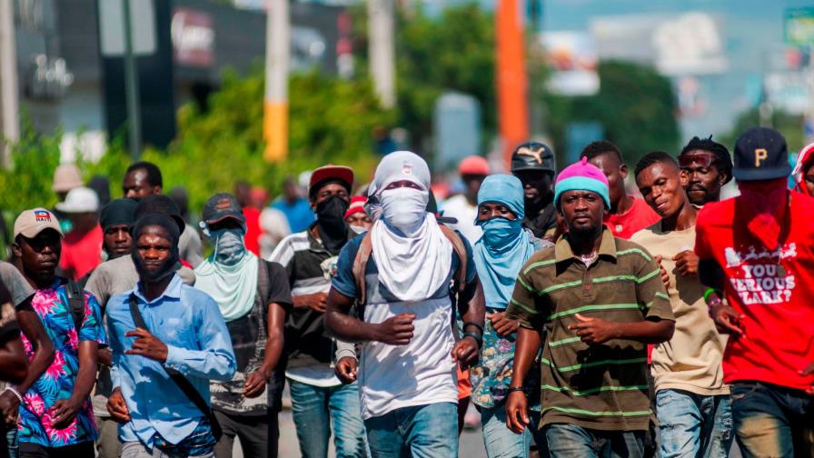 Trabajadores y estudiantes marchan en las calles de Haití contra el presidente Trabajadores y estudiantes marchan en las calles de Haití contra el presidente