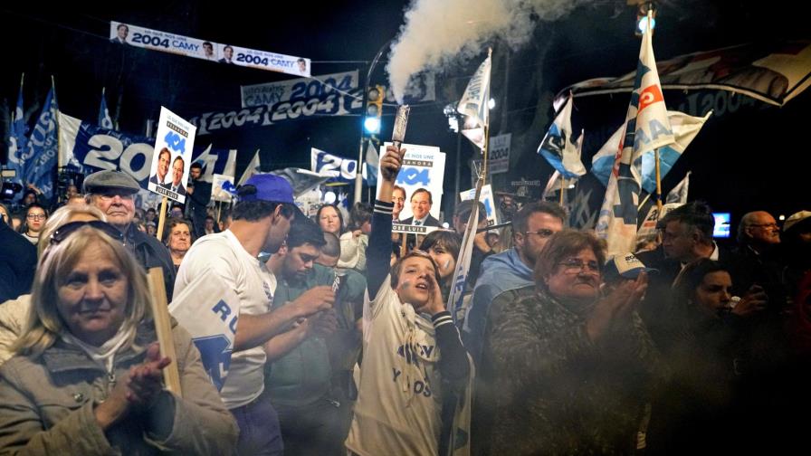 Uruguayos deciden si mantienen o cambian el rumbo del país
