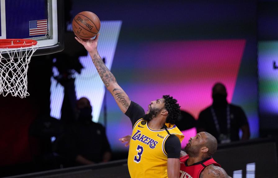 Lakers superan a Rockets y toman ventaja de 3-1 en la serie