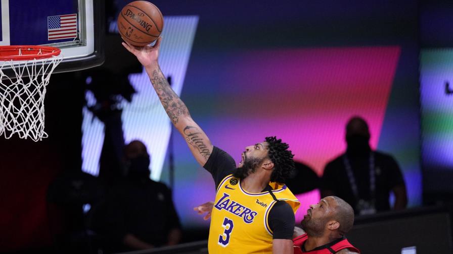 Lakers superan a Rockets y toman ventaja de 3-1 en la serie