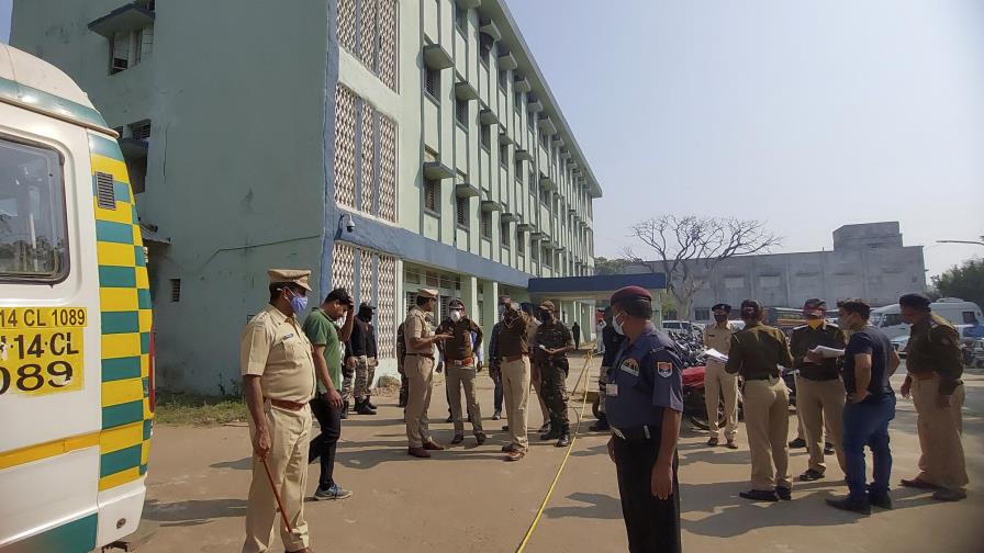 Incendio mata a 10 niños en hospital en India, rescatan a 7
