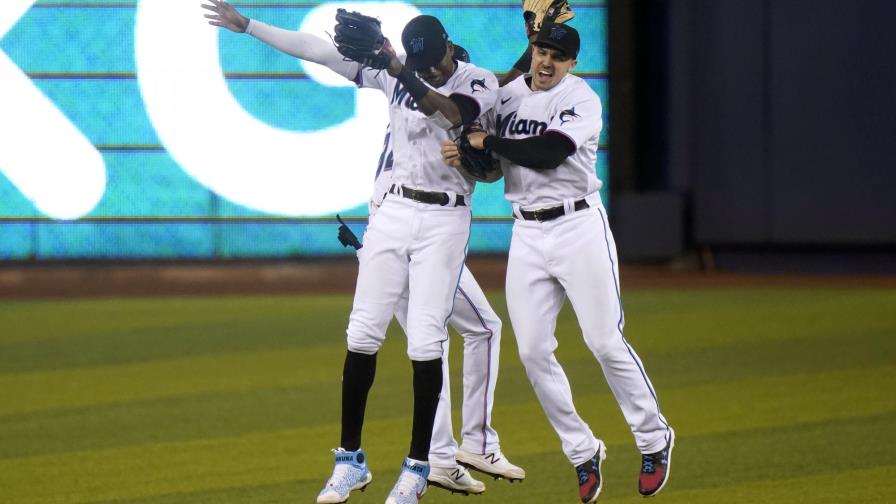 Duvall empuja 4; Marlins aplastan a Diamondbacks