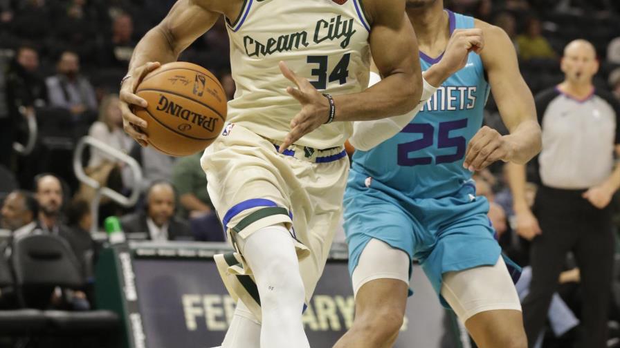 Bucks aplastan a Hornets y llegan a 11 triunfos seguidos