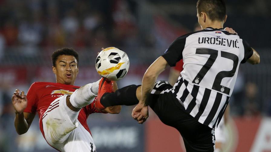 Man United y Wolves ganan gracias a penales en Liga Europa