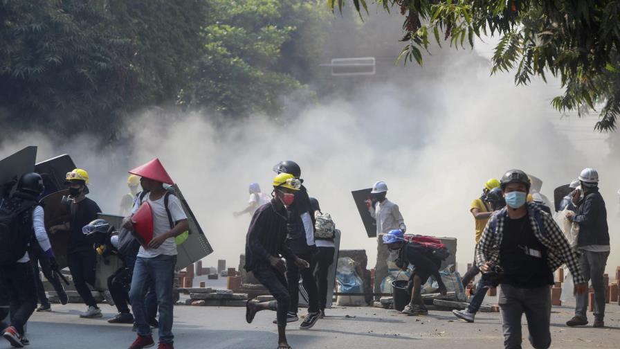 Reportes: Fuerzas Myanmar matan al menos a 8 manifestantes