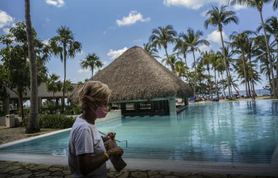 Cuba abre hoteles para aislamiento obligatorio de viajeros