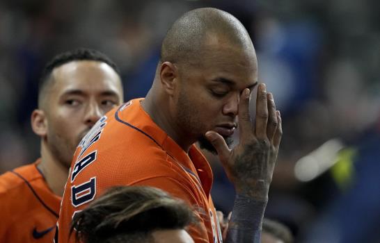 Con 2 grand slams, Medias Rojas empatan Serie de Campeonato