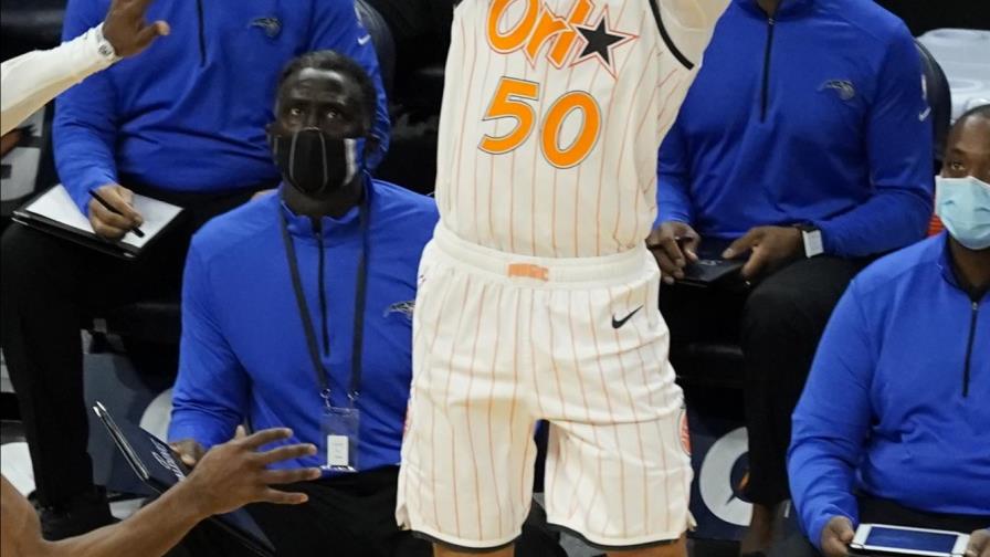 Anthony logra triple agónico; Magic supera a Wolves