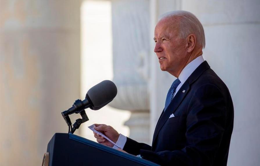 Biden destaca la aportación de inmigrantes a EEUU y critica su “demonización”