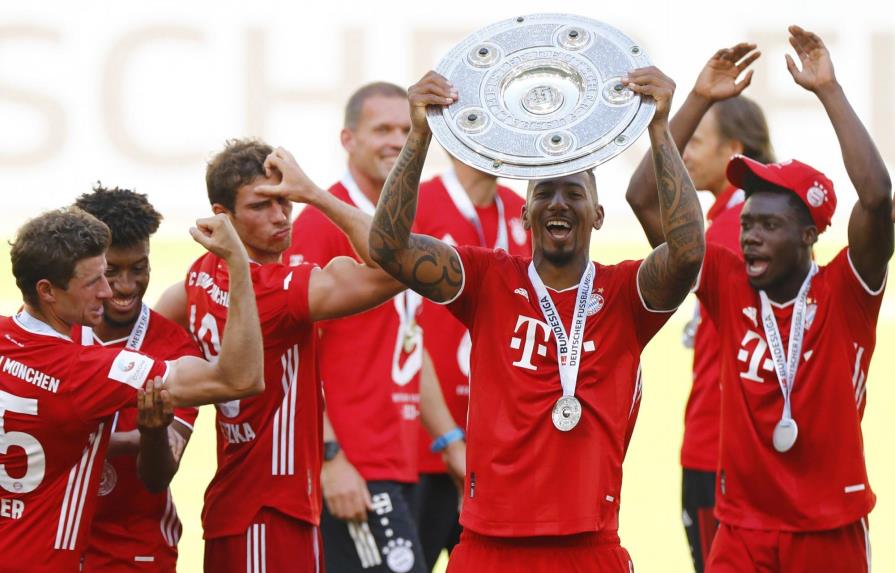 Boateng narra a compañeros de Bayern su dolor por el racismo