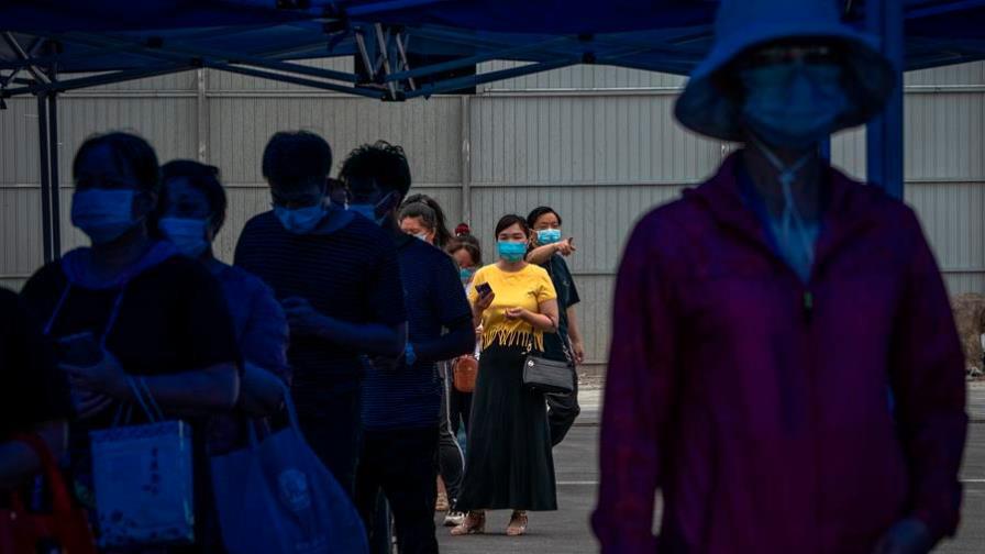 Los 400.000 habitantes de un condado cercano a Pekín, confinados tras casos