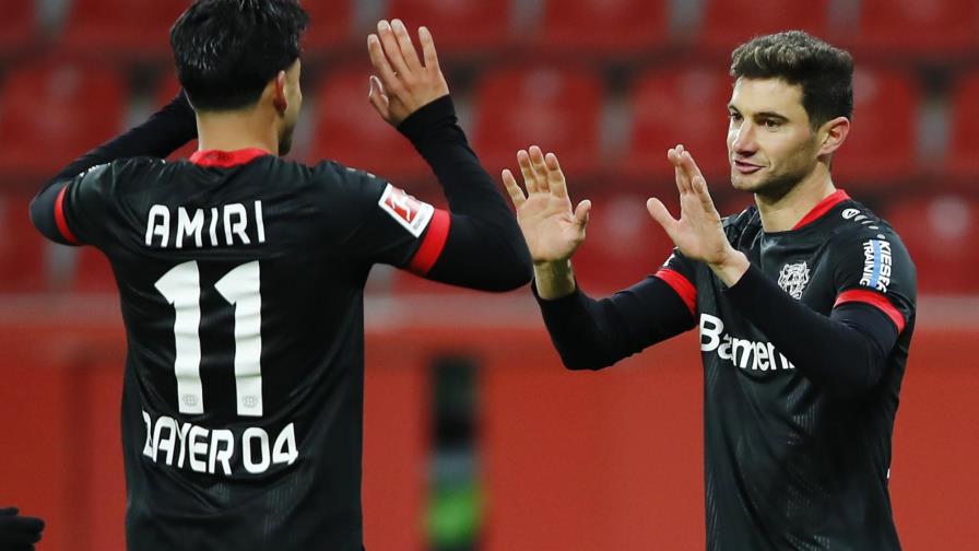 Leverkusen es líder de la Bundesliga con triunfo Leverkusen es líder de la Bundesliga con triunfo
