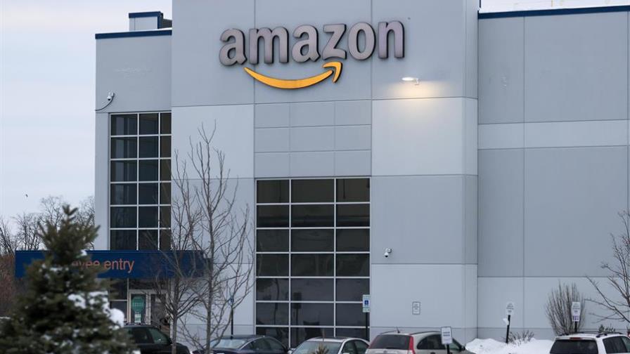 EE.UU. da vía libre a empleados de Amazon para que formen su primer sindicato