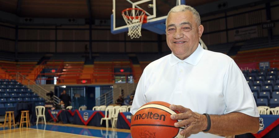 El técnico de baloncesto puertorriqueño Flor Meléndez contagiado de COVID-19