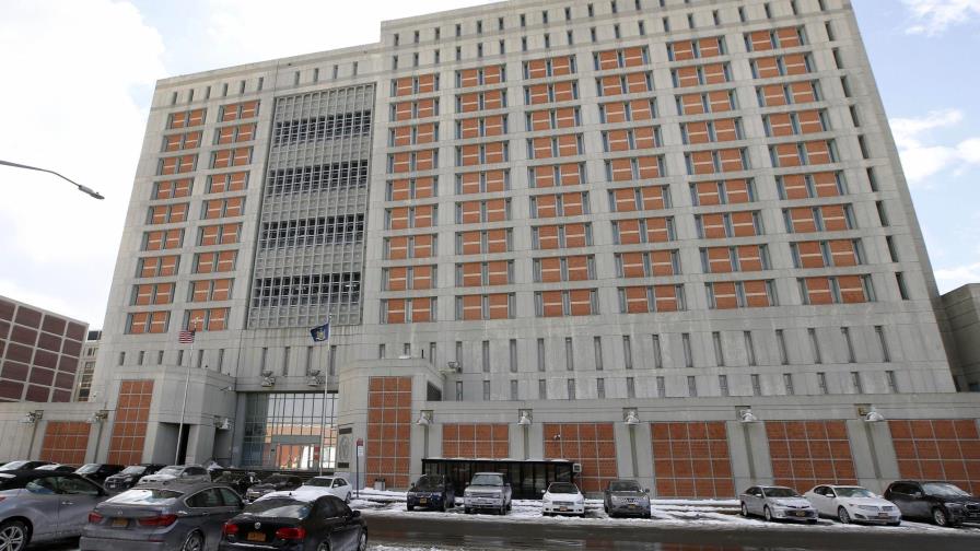 Vigilancia extrema a confidente de Epstein