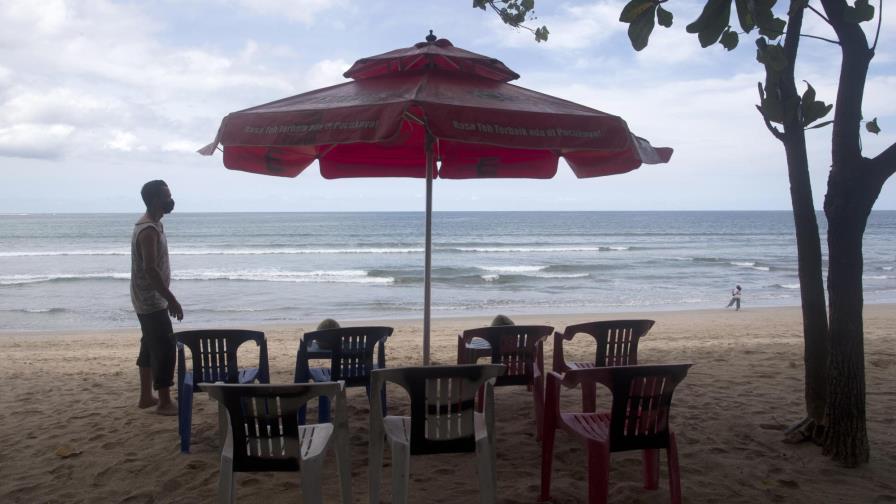 Bali reabre a extranjeros ante descenso de casos COVID-19