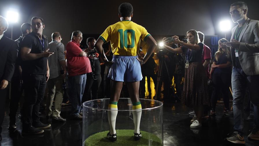 Pelé hospitalizado para exámenes para proceso rutinario Pelé hospitalizado para exámenes para proceso rutinario