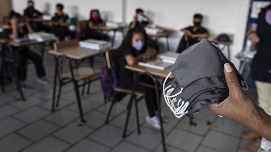 Inicia el año escolar en Chile en forma remota y presencial