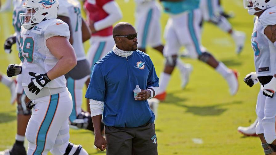 Entrenador de Dolphins busca continuar con la mejoría