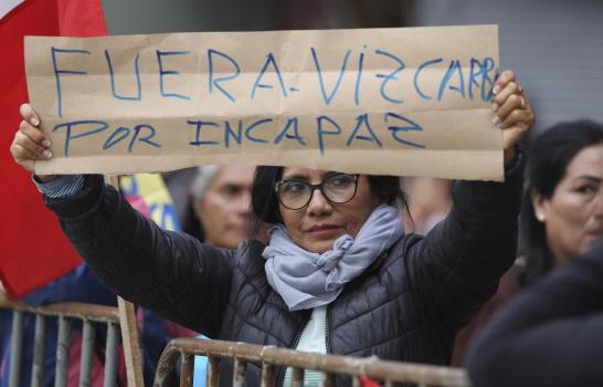 Perú: Congreso al borde del cierre por choque con presidente