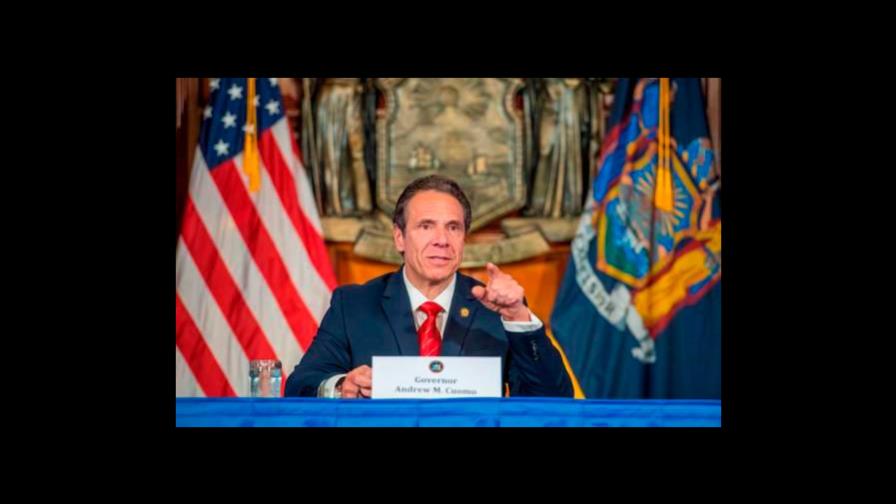 Gobernador de Nueva York no se pondrá vacuna hasta que las minorías accedan a ella