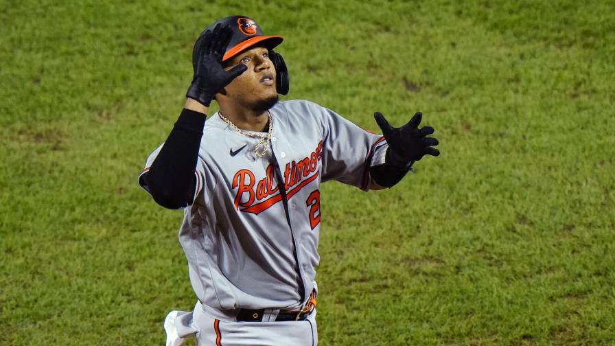Pedro Severino, con jonrón, encabezó la paliza de los Orioles para barrer a los Filis