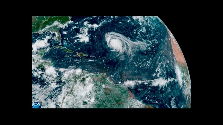 El huracán Larry mantiene la fuerza en su avance por el Atlántico