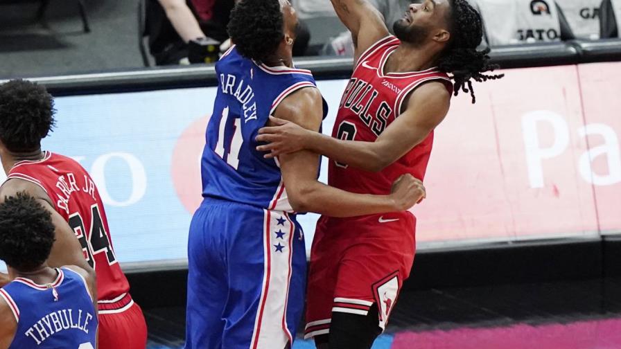Harris logra 24 puntos y 76ers derrotan 127-105 a Bulls