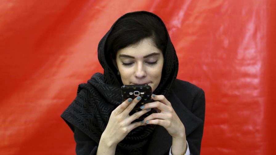 Irán bloquea internet móvil en algunas provincias Irán bloquea internet móvil en algunas provincias