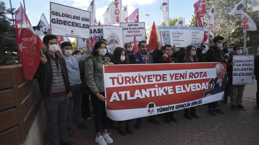 Turquía da marcha atrás a amenaza de expulsar 10 embajadores Turquía da marcha atrás a amenaza de expulsar 10 embajadores