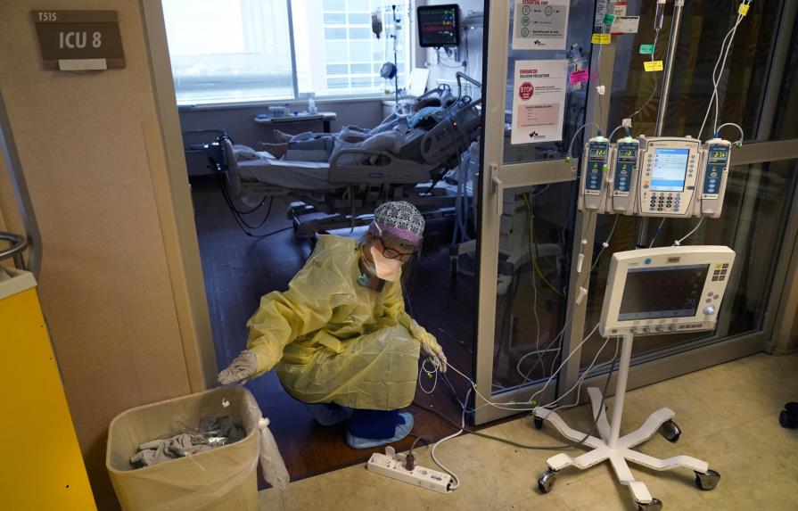 Hospitales lidian con escasez de enfermeros