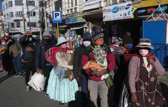 Argentina estrecha medidas en barrio pobre ante contagios