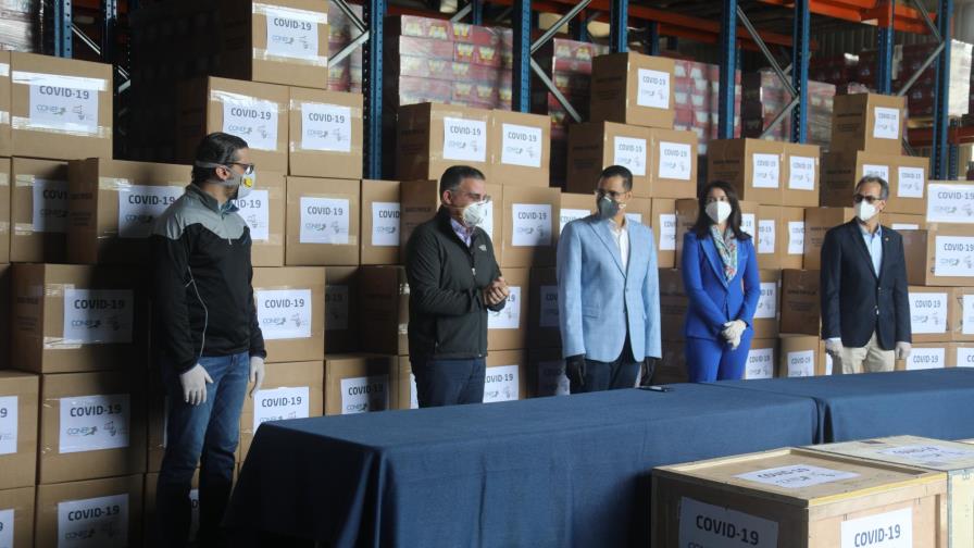 El Conep y Sanar una Nación entregan 10,000 pruebas y otros insumos para lucha contra el COVID-19
