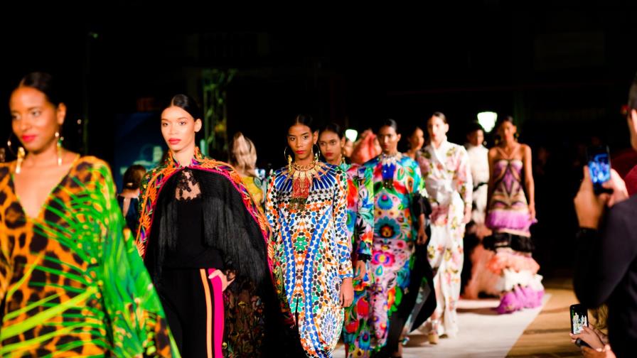 Naeem Khan confirma por qué es el rey de la pasarela en DM19