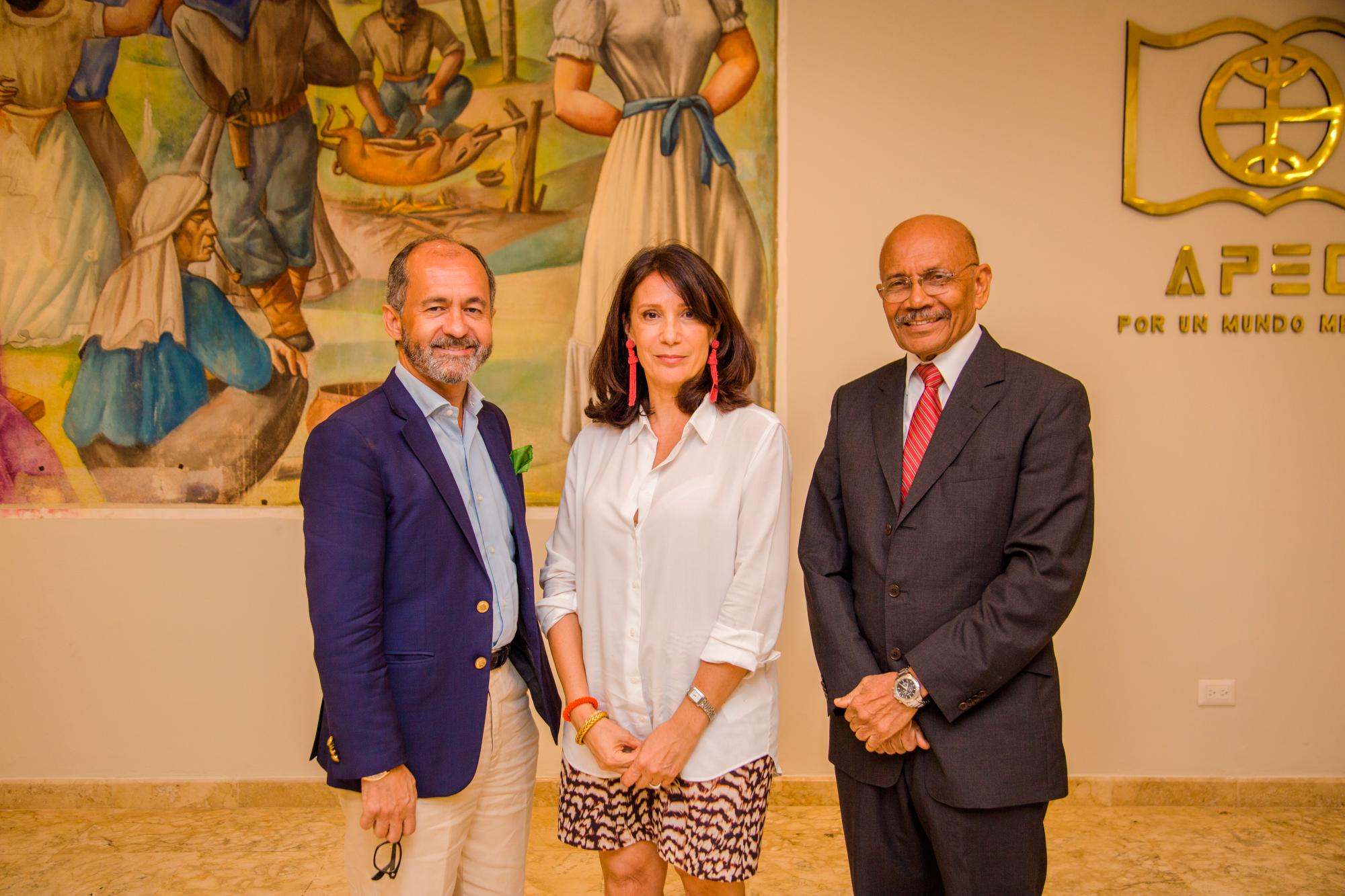 Fernando Casanova, Inés Tolentino y Amable Sterling.