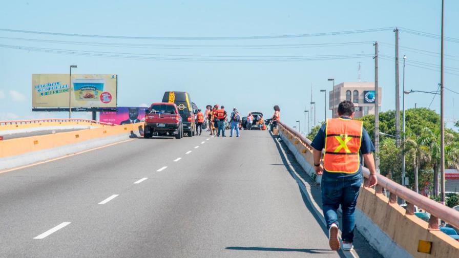 Cierran elevado por rodaje de película “A tiro limpio”