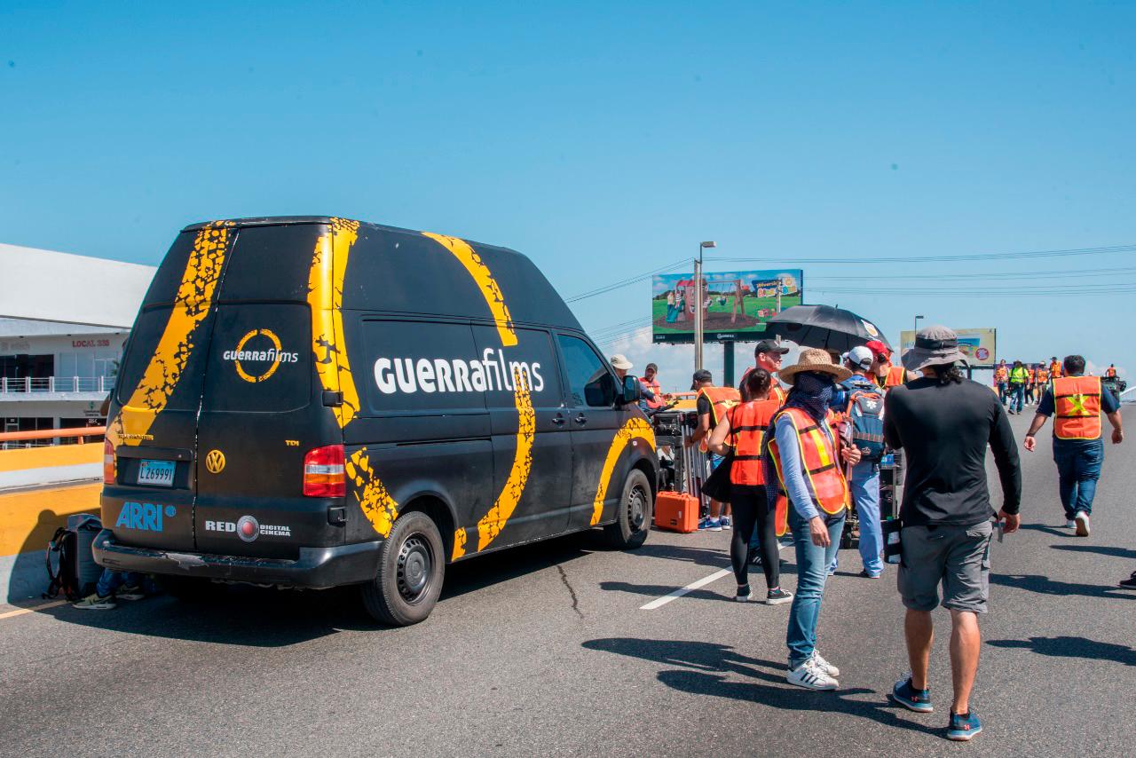 Miembros del equipo de Guerra Films durante el rodaje. 