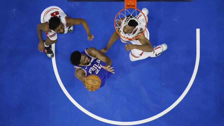 Embiid aporta 50 puntos; 76ers derrotan a Bulls