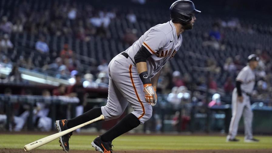 Gigantes anotan cuatro en el noveno y vencen a Diamondbacks