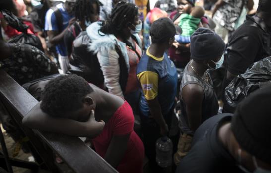 Necoclí: entre Colombia y Panamá con miles de migrantes