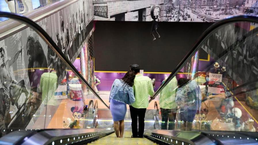 Israel retoma las mascarillas en interiores ante aumento de casos de covid Israel retoma las mascarillas en interiores ante aumento de casos de covid