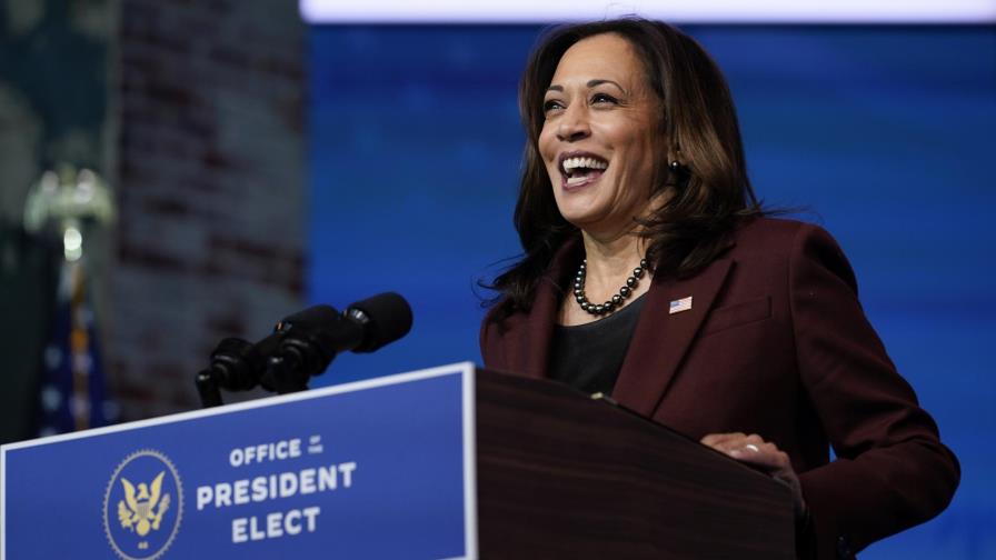 Harris abandona puesto en el Senado para ser vicepresidenta