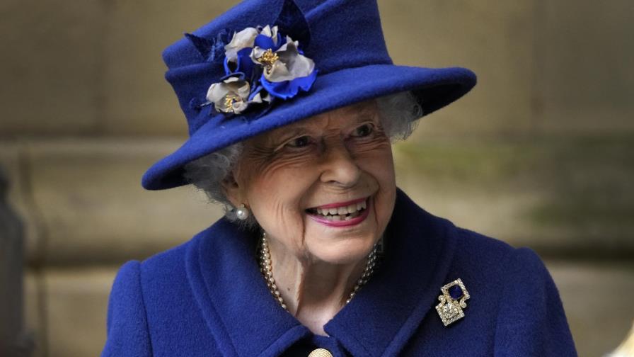 Isabel II no asistirá a acto oficial por lesión de espalda